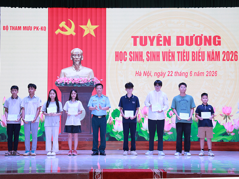 Bộ Tham mưu Qu&acirc;n chủng Ph&ograve;ng kh&ocirc;ng-Kh&ocirc;ng qu&acirc;n tuy&ecirc;n dương học sinh, sinh vi&ecirc;n ti&ecirc;u biểu năm 2026