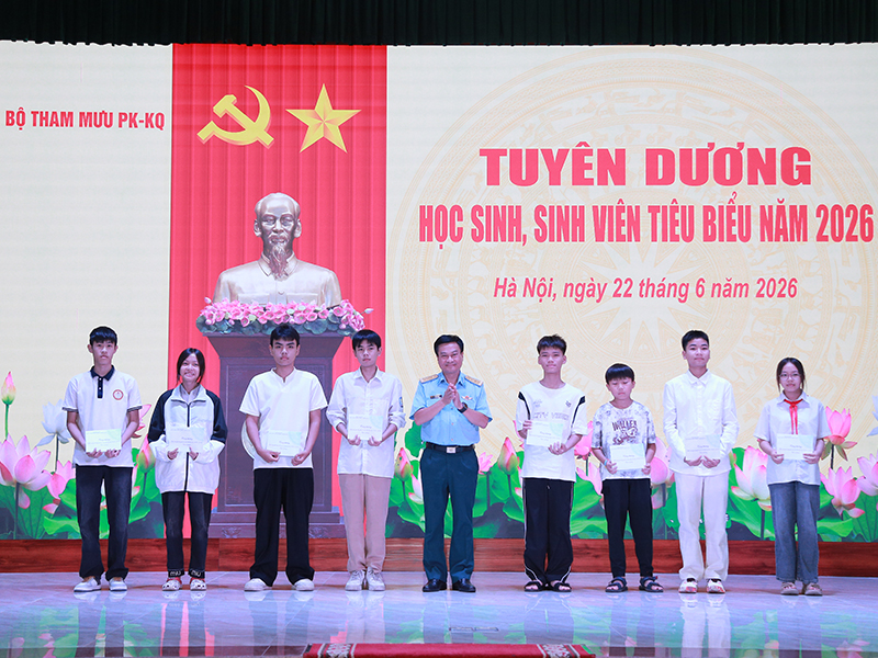 Bộ Tham mưu Qu&acirc;n chủng Ph&ograve;ng kh&ocirc;ng-Kh&ocirc;ng qu&acirc;n tuy&ecirc;n dương học sinh, sinh vi&ecirc;n ti&ecirc;u biểu năm 2026