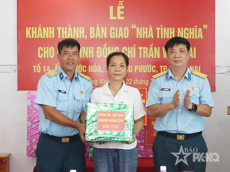 Quân chủng Phòng không - Không quân khánh thành, bàn giao “Nhà tình nghĩa” tặng gia đình Thiếu tá Trần Văn Nai
