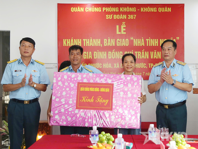 Quân chủng Phòng không - Không quân khánh thành, bàn giao “Nhà tình nghĩa” tặng gia đình Thiếu tá Trần Văn Nai