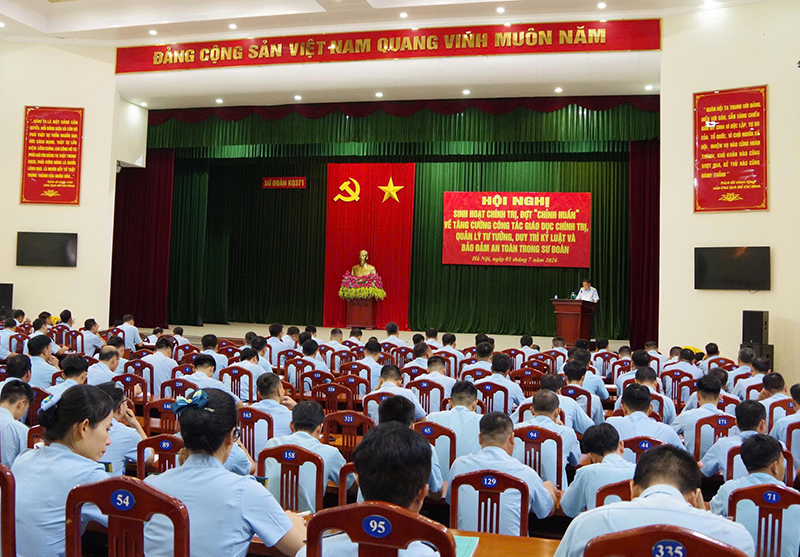Sư đo&agrave;n 371 tổ chức Hội nghị sinh hoạt ch&iacute;nh trị s&acirc;u rộng, đợt &ldquo;Chỉnh huấn&rdquo; thực hiện Chỉ thị số 76/CT-BQP của Bộ Quốc ph&ograve;ng