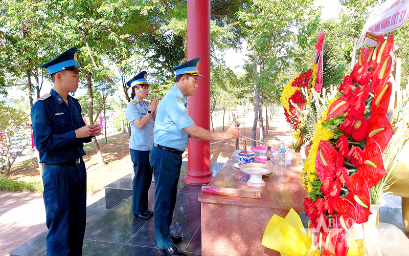 C&aacute;c đơn vị thuộc Sư đo&agrave;n 375 tổ chức nhiều hoạt động &ldquo;Đền ơn đ&aacute;p nghĩa&rdquo;