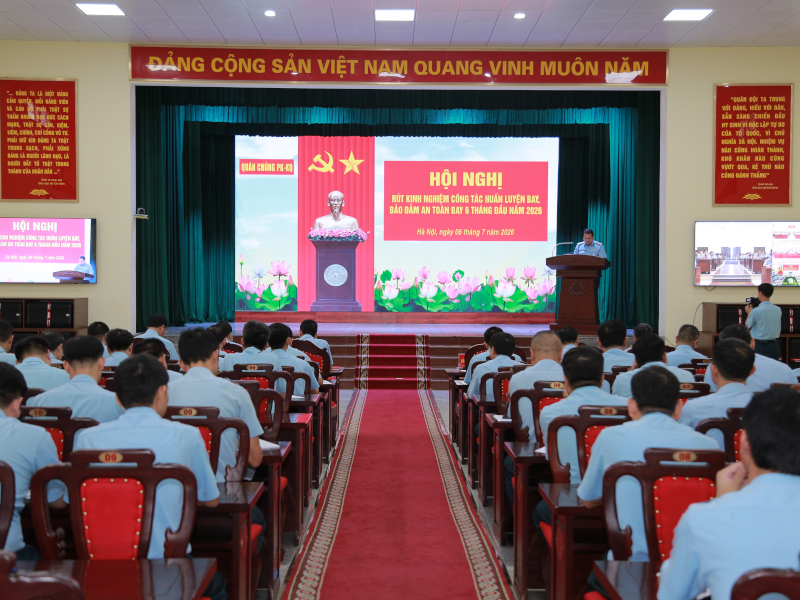 Qu&acirc;n chủng Ph&ograve;ng kh&ocirc;ng-Kh&ocirc;ng qu&acirc;n r&uacute;t kinh nghiệm c&ocirc;ng t&aacute;c huấn luyện bay, bảo đảm an to&agrave;n bay 6 th&aacute;ng đầu năm 2026