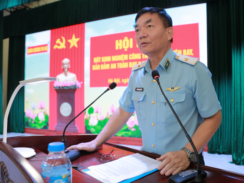 Qu&acirc;n chủng Ph&ograve;ng kh&ocirc;ng-Kh&ocirc;ng qu&acirc;n r&uacute;t kinh nghiệm c&ocirc;ng t&aacute;c huấn luyện bay, bảo đảm an to&agrave;n bay 6 th&aacute;ng đầu năm 2026