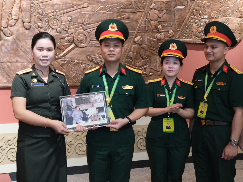 Sĩ quan trẻ Việt Nam - L&agrave;o: Chia sẻ kinh nghiệm cơ sở, tiếp nối mạch nguồn lịch sử