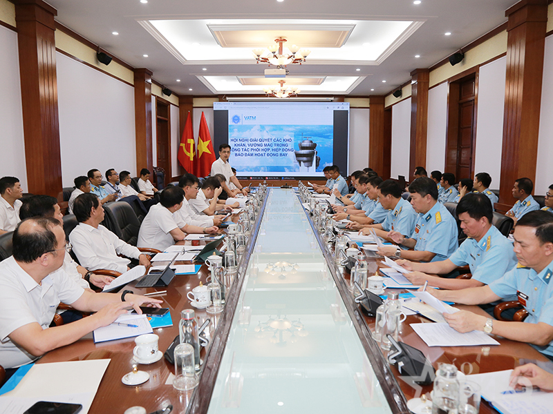 Qu&acirc;n chủng Ph&ograve;ng kh&ocirc;ng-Kh&ocirc;ng qu&acirc;n v&agrave; Tổng c&ocirc;ng ty Quản l&yacute; bay Việt Nam tăng cường phối hợp, hiệp đồng bảo đảm hoạt động bay