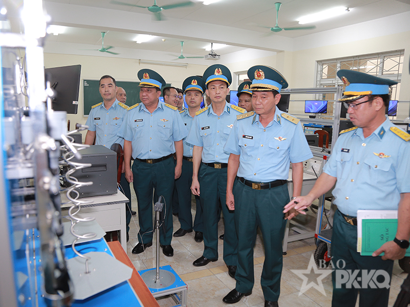 Qu&acirc;n chủng Ph&ograve;ng kh&ocirc;ng-Kh&ocirc;ng qu&acirc;n kiểm tra Trường Cao đẳng Kỹ thuật PK-KQ