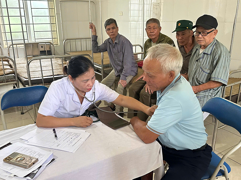 Những việc l&agrave;m tri &acirc;n từ tr&aacute;i tim người l&iacute;nh canh trời