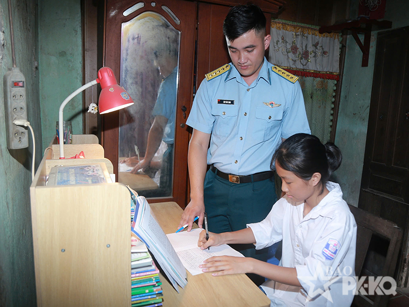 Bài 3: Thắm tình quân dân