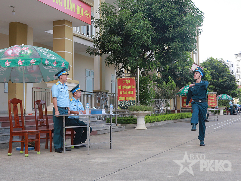 Huấn luyện chặt chẽ, s&aacute;t thực tế nhiệm vụ