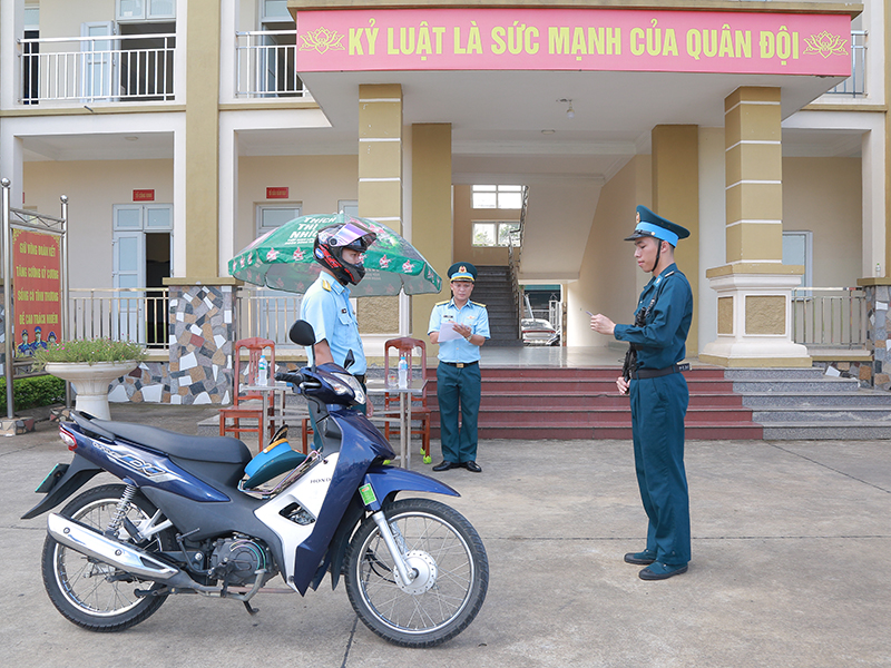Huấn luyện chặt chẽ, s&aacute;t thực tế nhiệm vụ