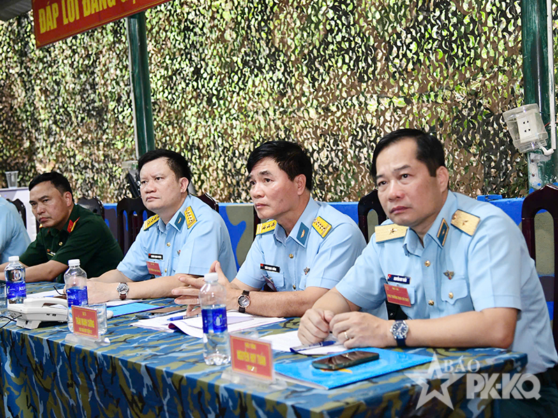 Qu&acirc;n chủng Ph&ograve;ng kh&ocirc;ng-Kh&ocirc;ng qu&acirc;n tổ chức Diễn tập Chỉ huy - Tham mưu 1 b&ecirc;n, 2 cấp tr&ecirc;n bản đồ, c&oacute; một phần thực binh cho c&aacute;c đơn vị khu vực Miền Trung