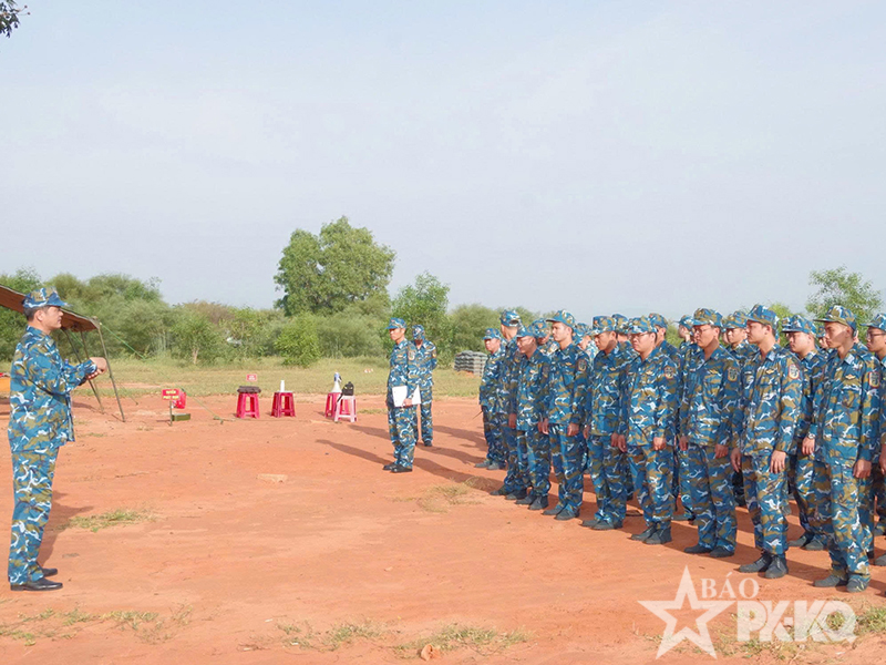 Trung đo&agrave;n 915 thực h&agrave;nh tốt c&aacute;c nội dung bắn s&uacute;ng bộ binh năm 2026