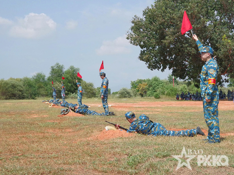Trung đo&agrave;n 915 thực h&agrave;nh tốt c&aacute;c nội dung bắn s&uacute;ng bộ binh năm 2026
