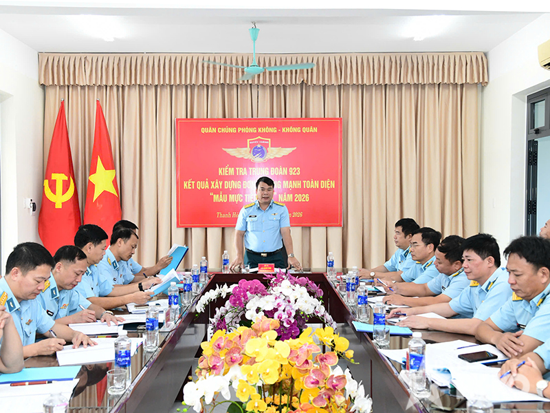 Qu&acirc;n chủng Ph&ograve;ng kh&ocirc;ng-Kh&ocirc;ng qu&acirc;n kiểm tra kết quả x&acirc;y dựng đơn vị vững mạnh to&agrave;n diện &ldquo;mẫu mực, ti&ecirc;u biểu&rdquo; năm 2026 tại Trung đo&agrave;n 923