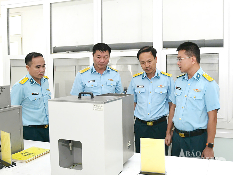 Qu&acirc;n chủng Ph&ograve;ng kh&ocirc;ng-Kh&ocirc;ng qu&acirc;n kiểm tra kết quả x&acirc;y dựng đơn vị vững mạnh to&agrave;n diện &ldquo;mẫu mực, ti&ecirc;u biểu&rdquo; năm 2026 tại Trung đo&agrave;n 923