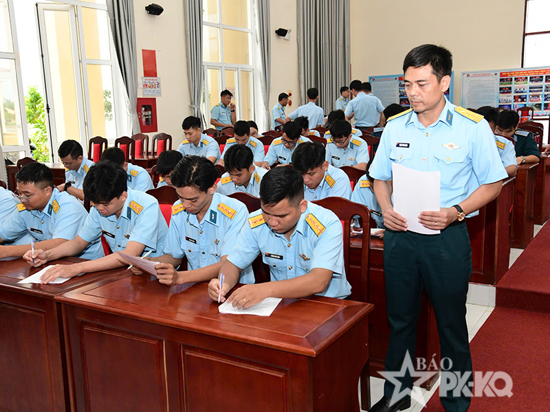 Qu&acirc;n chủng PK-KQ kiểm tra kết quả x&acirc;y dựng đơn vị vững mạnh to&agrave;n diện &ldquo;mẫu mực, ti&ecirc;u biểu&rdquo; năm 2026 tại Trung đo&agrave;n 940