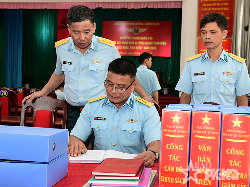 Qu&acirc;n chủng PK-KQ kiểm tra kết quả x&acirc;y dựng đơn vị vững mạnh to&agrave;n diện &ldquo;mẫu mực, ti&ecirc;u biểu&rdquo; năm 2026 tại Trung đo&agrave;n 940