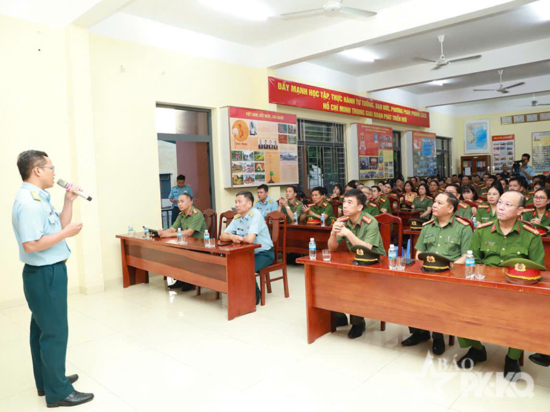 Lớp tập huấn c&ocirc;ng t&aacute;c văn h&oacute;a trong C&ocirc;ng an nh&acirc;n d&acirc;n tham quan thực tế tại Trường Sĩ quan Kh&ocirc;ng qu&acirc;n