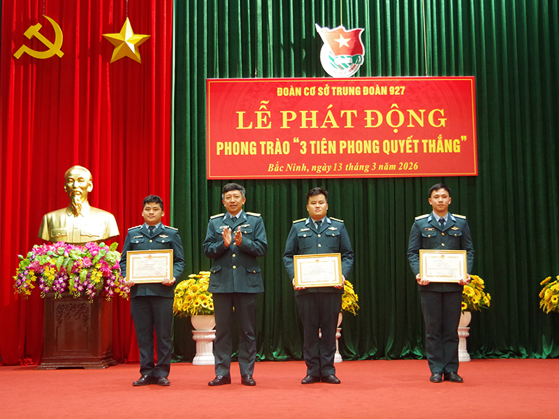 Trung đoàn 927 tổ chức Lễ phát động phong trào “3 Tiên phong quyết thắng” giai đoạn 2025 - 2030