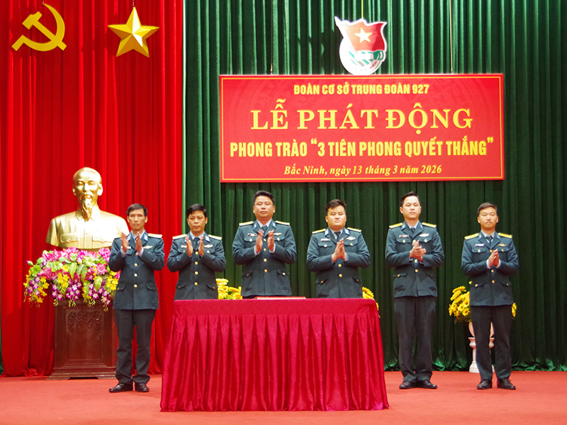 Trung đoàn 927 tổ chức Lễ phát động phong trào “3 Tiên phong quyết thắng” giai đoạn 2025 - 2030