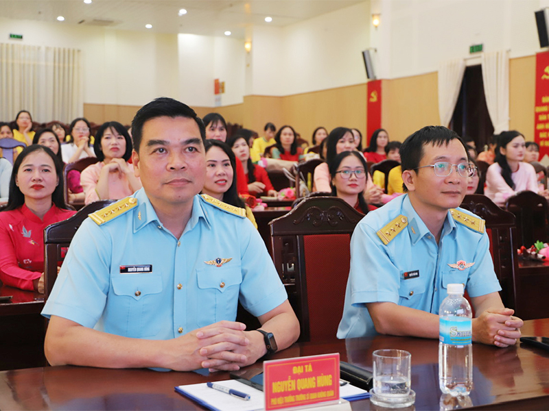 Giao lưu &ldquo;Phụ nữ Qu&acirc;n đội vươn m&igrave;nh trong kỷ nguy&ecirc;n mới&rdquo;