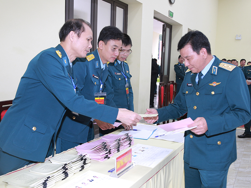 Cử tri Qu&acirc;n chủng Ph&ograve;ng kh&ocirc;ng - Kh&ocirc;ng qu&acirc;n tham gia bầu cử đại biểu Quốc hội kh&oacute;a XVI v&agrave; đại biểu Hội đồng nh&acirc;n d&acirc;n c&aacute;c cấp nhiệm kỳ 2026-2031