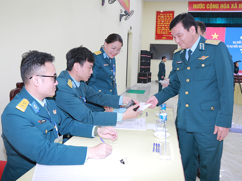 Cử tri Qu&acirc;n chủng Ph&ograve;ng kh&ocirc;ng - Kh&ocirc;ng qu&acirc;n tham gia bầu cử đại biểu Quốc hội kh&oacute;a XVI v&agrave; đại biểu Hội đồng nh&acirc;n d&acirc;n c&aacute;c cấp nhiệm kỳ 2026-2031