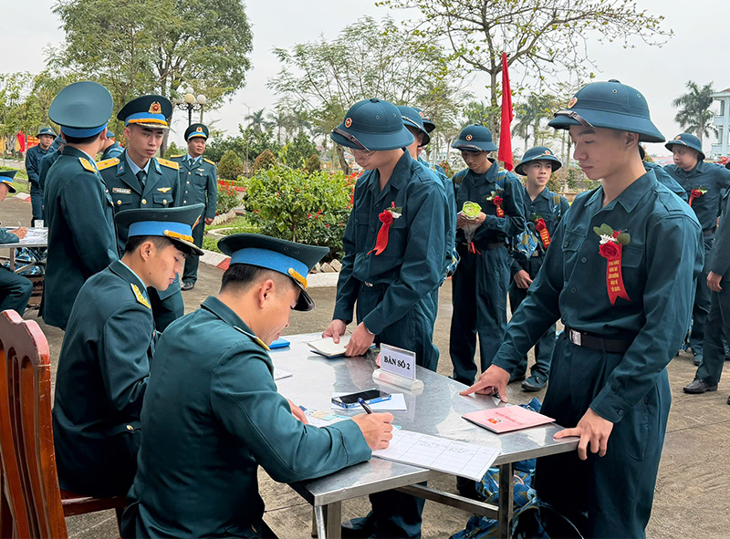C&aacute;c đơn vị trong Qu&acirc;n chủng Ph&ograve;ng kh&ocirc;ng - Kh&ocirc;ng qu&acirc;n tiếp nhận chiến sĩ mới năm 2026