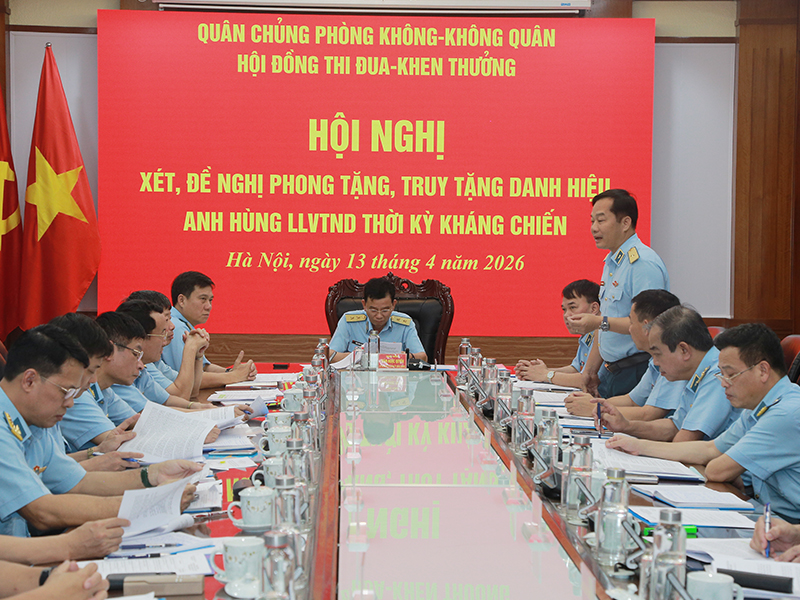 Hội đồng Thi đua - Khen thưởng Qu&acirc;n chủng PK-KQ họp x&eacute;t, đề nghị phong tặng, truy tặng danh hiệu Anh h&ugrave;ng LLVT Nh&acirc;n d&acirc;n thời kỳ kh&aacute;ng chiến