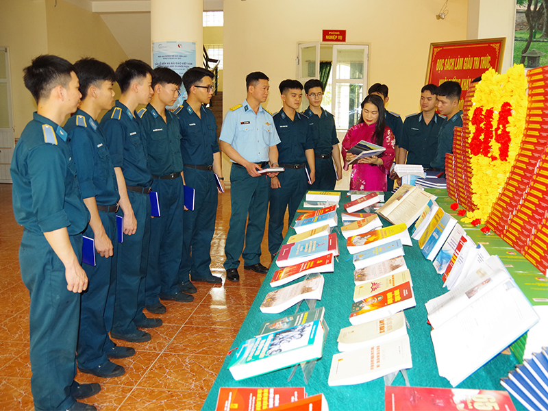 S&ocirc;i nổi hoạt động hưởng ứng Ng&agrave;y S&aacute;ch v&agrave; Văn h&oacute;a đọc Việt Nam lần thứ 5, năm 2026 tại Học viện Ph&ograve;ng kh&ocirc;ng-Kh&ocirc;ng qu&acirc;n