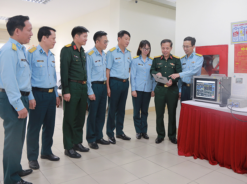 Ban Thanh ni&ecirc;n Qu&acirc;n đội khảo s&aacute;t kết quả Giải thưởng &ldquo;Tuổi trẻ s&aacute;ng tạo&rdquo; trong Qu&acirc;n đội năm 2026 tại Viện Kỹ thuật PK-KQ