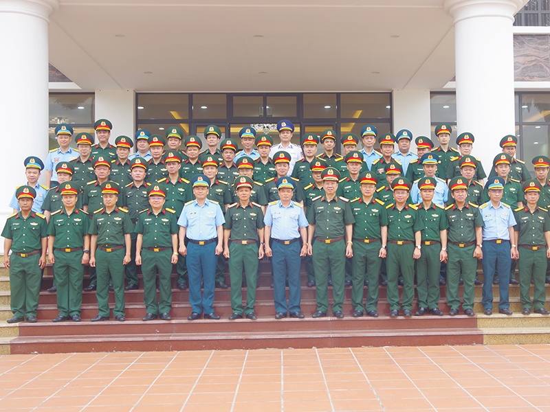Đo&agrave;n c&aacute;n bộ, giảng vi&ecirc;n, học vi&ecirc;n Học viện Quốc ph&ograve;ng tham quan tại Sư đo&agrave;n 363