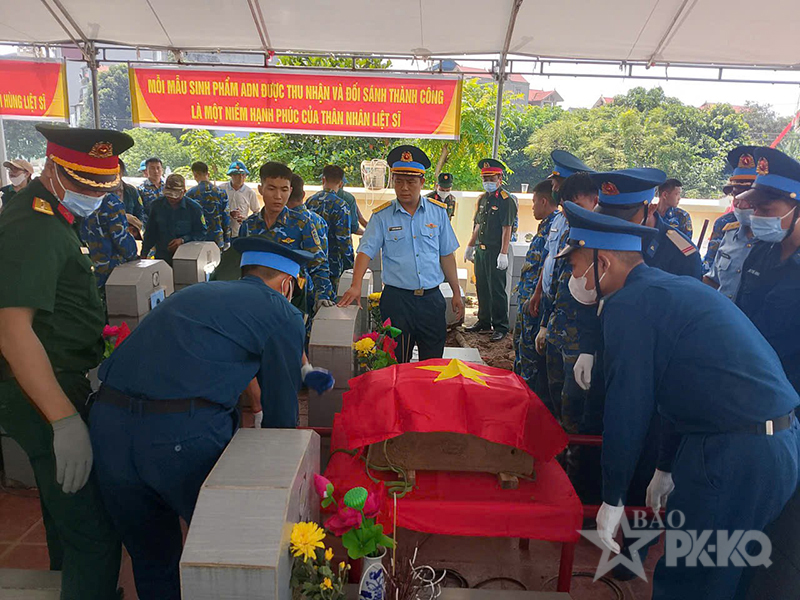 Trung đo&agrave;n 260 hỗ trợ x&atilde; Đ&ocirc;ng Anh lấy mẫu ADN x&aacute;c định danh t&iacute;nh liệt sĩ
