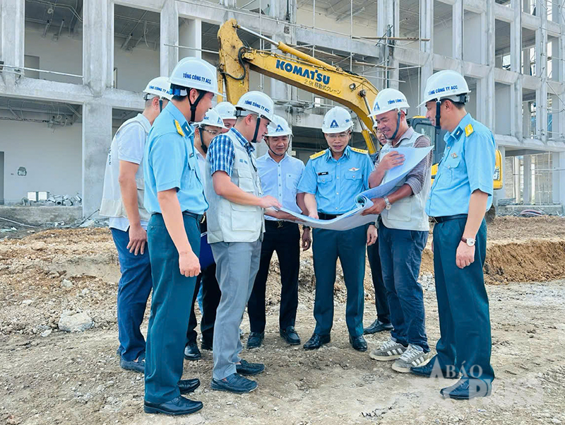 L&iacute;nh thợ ACC g&oacute;p sức dựng x&acirc;y c&ocirc;ng tr&igrave;nh gi&aacute;o dục hiện đại