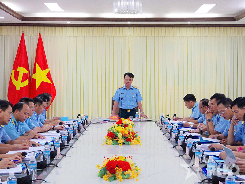 Qu&acirc;n chủng Ph&ograve;ng kh&ocirc;ng-Kh&ocirc;ng qu&acirc;n kiểm tra kết quả x&acirc;y dựng đơn vị vững mạnh to&agrave;n diện &ldquo;Mẫu mực, ti&ecirc;u biểu&rdquo; tại Sư đo&agrave;n 377