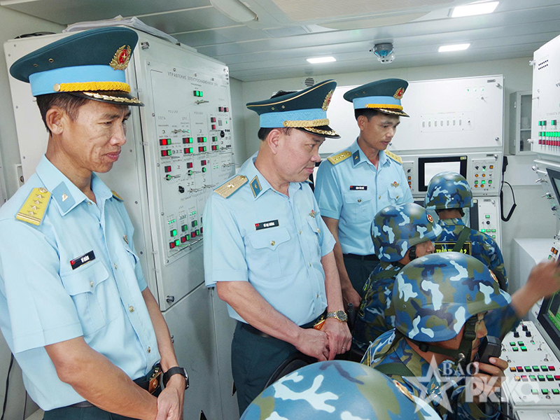 Qu&acirc;n chủng Ph&ograve;ng kh&ocirc;ng-Kh&ocirc;ng qu&acirc;n kiểm tra kết quả x&acirc;y dựng đơn vị vững mạnh to&agrave;n diện &ldquo;Mẫu mực, ti&ecirc;u biểu&rdquo; tại Sư đo&agrave;n 377