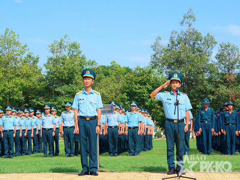 Qu&acirc;n chủng Ph&ograve;ng kh&ocirc;ng-Kh&ocirc;ng qu&acirc;n kiểm tra kết quả x&acirc;y dựng đơn vị vững mạnh to&agrave;n diện &ldquo;Mẫu mực, ti&ecirc;u biểu&rdquo; tại Sư đo&agrave;n 377