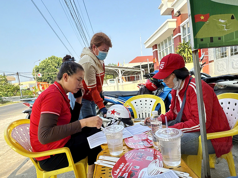 Viettel tăng cường c&ocirc;ng nghệ v&agrave; nh&acirc;n lực, hỗ trợ kh&aacute;ch h&agrave;ng x&aacute;c thực th&ocirc;ng tin thu&ecirc; bao nhanh ch&oacute;ng, thuận tiện