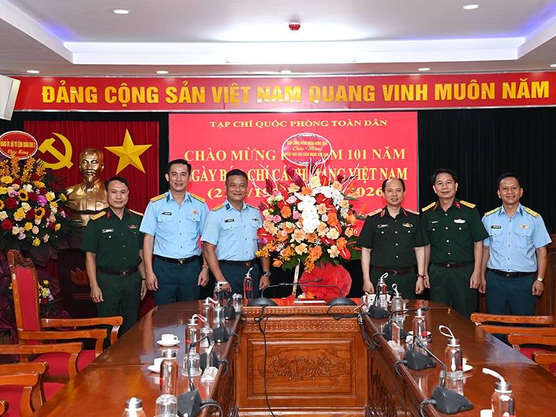 Qu&acirc;n chủng Ph&ograve;ng kh&ocirc;ng-Kh&ocirc;ng qu&acirc;n ch&uacute;c mừng c&aacute;c cơ quan th&ocirc;ng tấn, b&aacute;o ch&iacute; nh&acirc;n dịp kỷ niệm 101 năm Ng&agrave;y B&aacute;o ch&iacute; C&aacute;ch mạnh Việt Nam 21/6