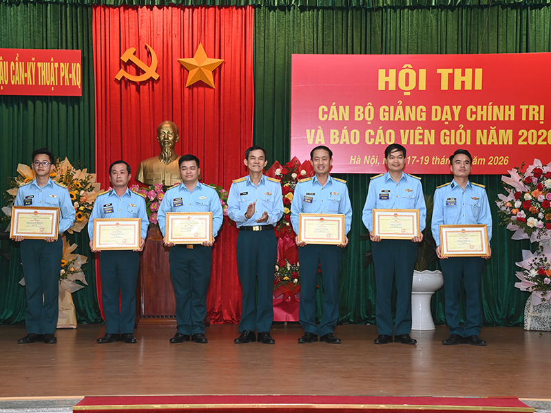 Cuộc &ldquo;s&aacute;t hạch&rdquo; n&acirc;ng cao chất lượng c&aacute;n bộ ch&iacute;nh trị ở Cục Hậu cần - Kỹ thuật