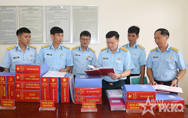 Qu&acirc;n chủng Ph&ograve;ng kh&ocirc;ng-Kh&ocirc;ng qu&acirc;n kiểm tra kết quả x&acirc;y dựng đơn vị vững mạnh to&agrave;n diện &ldquo;mẫu mực, ti&ecirc;u biểu&rdquo; năm 2026 tại Sư đo&agrave;n 365 v&agrave; Trung đo&agrave;n 228, Trung đo&agrave;n 284