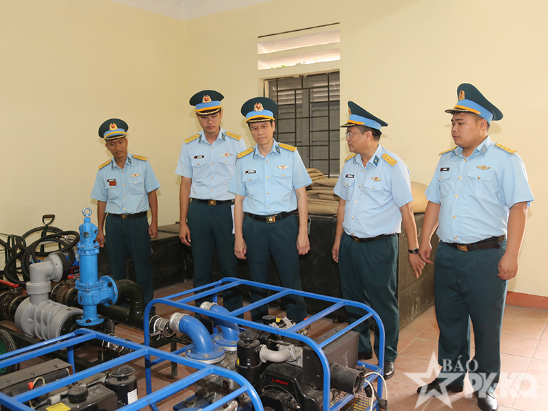 Qu&acirc;n chủng Ph&ograve;ng kh&ocirc;ng-Kh&ocirc;ng qu&acirc;n kiểm tra kết quả x&acirc;y dựng đơn vị vững mạnh to&agrave;n diện &ldquo;mẫu mực, ti&ecirc;u biểu&rdquo; năm 2026 tại Sư đo&agrave;n 365 v&agrave; Trung đo&agrave;n 228, Trung đo&agrave;n 284