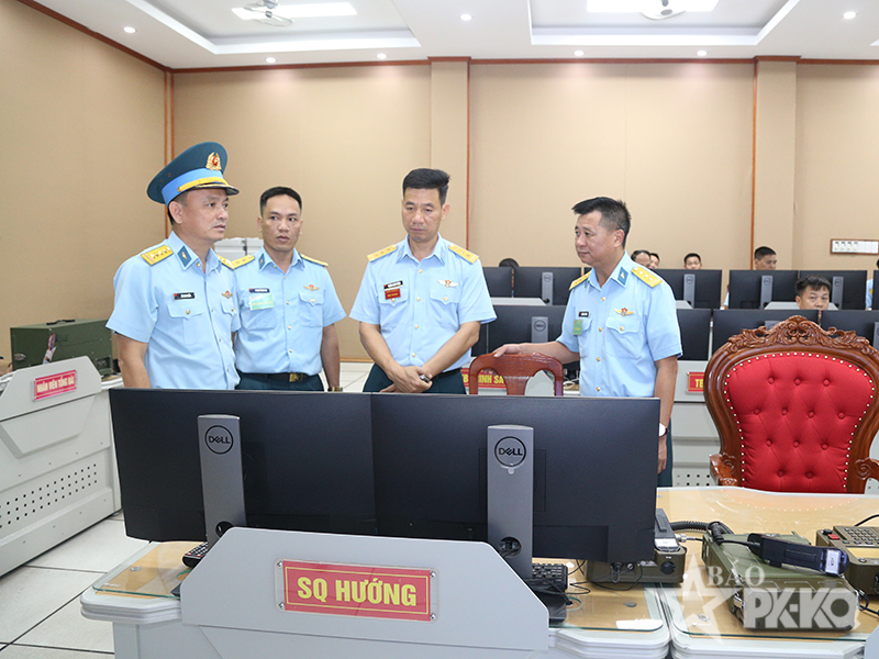 Qu&acirc;n chủng Ph&ograve;ng kh&ocirc;ng-Kh&ocirc;ng qu&acirc;n kiểm tra kết quả x&acirc;y dựng đơn vị vững mạnh to&agrave;n diện &ldquo;mẫu mực, ti&ecirc;u biểu&rdquo; năm 2026 tại Sư đo&agrave;n 365 v&agrave; Trung đo&agrave;n 228, Trung đo&agrave;n 284