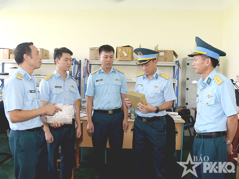 Qu&acirc;n chủng Ph&ograve;ng kh&ocirc;ng-Kh&ocirc;ng qu&acirc;n kiểm tra kết quả x&acirc;y dựng đơn vị vững mạnh to&agrave;n diện &ldquo;mẫu mực, ti&ecirc;u biểu&rdquo; năm 2026 tại Nh&agrave; m&aacute;y Z119 v&agrave; Nh&agrave; m&aacute;y A34