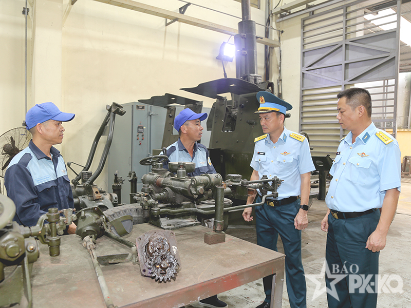 Qu&acirc;n chủng Ph&ograve;ng kh&ocirc;ng-Kh&ocirc;ng qu&acirc;n kiểm tra kết quả x&acirc;y dựng đơn vị vững mạnh to&agrave;n diện &ldquo;mẫu mực, ti&ecirc;u biểu&rdquo; năm 2026 tại Nh&agrave; m&aacute;y Z119 v&agrave; Nh&agrave; m&aacute;y A34