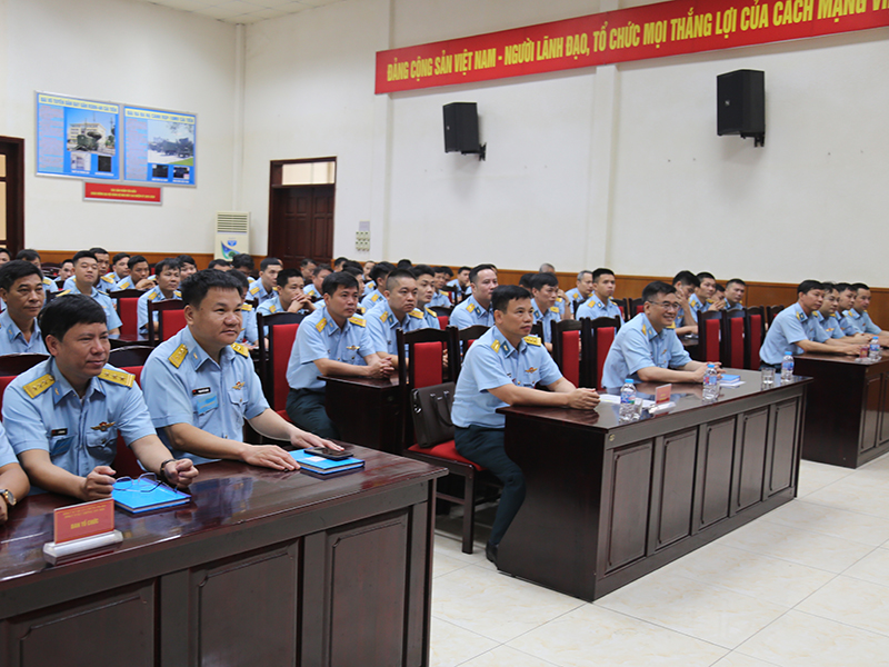 Kiểm tra tr&igrave;nh độ kỹ năng nghề nh&acirc;n vi&ecirc;n kỹ thuật Th&ocirc;ng tin bậc cao trong Qu&acirc;n chủng Ph&ograve;ng kh&ocirc;ng-Kh&ocirc;ng qu&acirc;n