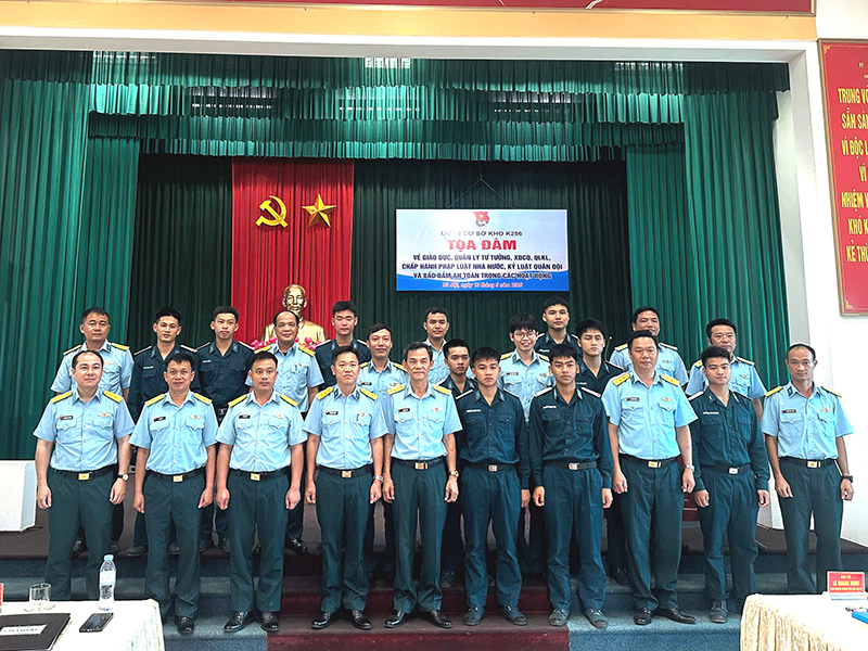 Đo&agrave;n cơ sở Kho K286 tổ chức Tọa đ&agrave;m về gi&aacute;o dục, quản l&yacute; tư tưởng, x&acirc;y dựng ch&iacute;nh quy, quản l&yacute; kỷ luật, chấp h&agrave;nh ph&aacute;p luật Nh&agrave; nước, kỷ luật Qu&acirc;n đội v&agrave;  bảo đảm an to&agrave;n trong c&aacute;c hoạt động