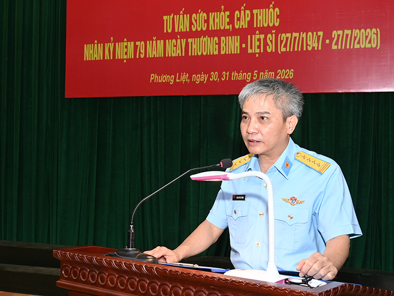 Viện Y học Ph&ograve;ng kh&ocirc;ng-Kh&ocirc;ng qu&acirc;n kh&aacute;m, cấp thuốc cho c&aacute;c đối tượng ch&iacute;nh s&aacute;ch Phường Phương Liệt