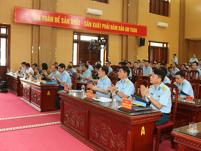 Qu&acirc;n chủng Ph&ograve;ng kh&ocirc;ng-Kh&ocirc;ng qu&acirc;n ph&aacute;t động hưởng ứng Th&aacute;ng h&agrave;nh động về an to&agrave;n, vệ sinh lao động v&agrave; Th&aacute;ng c&ocirc;ng nh&acirc;n năm 2026